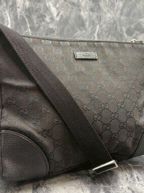 Gucci GG Shoulder Bag Black Silver Leather Logo